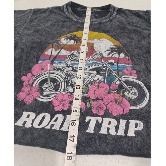 FIFTH Sun Woman Top XS Tshirt Crop Road Trip Skeleton On Motorcycle - Picture 4 of 5